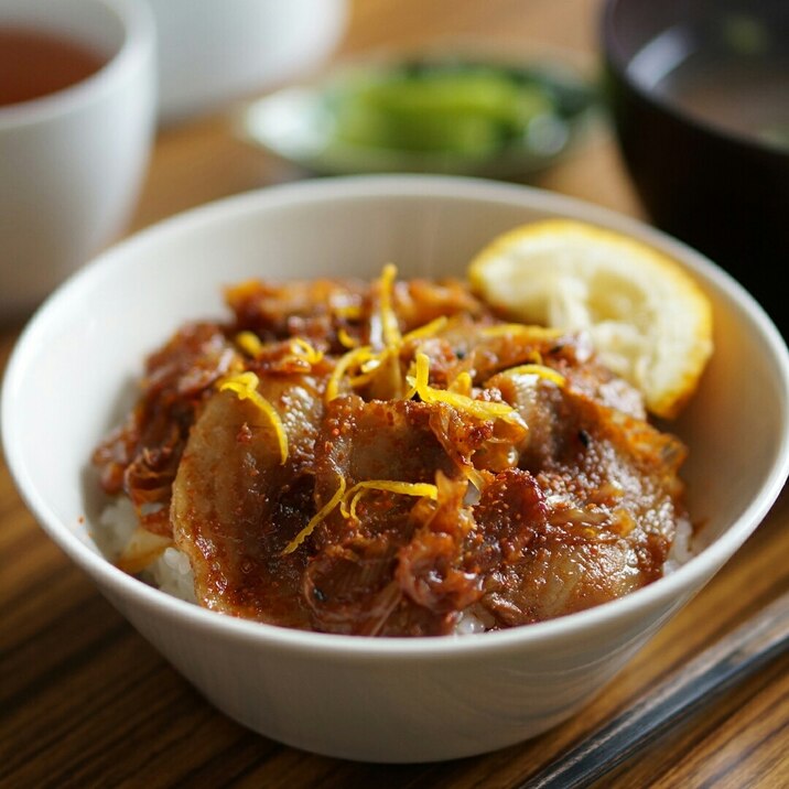 ゆず七味豚バラ丼